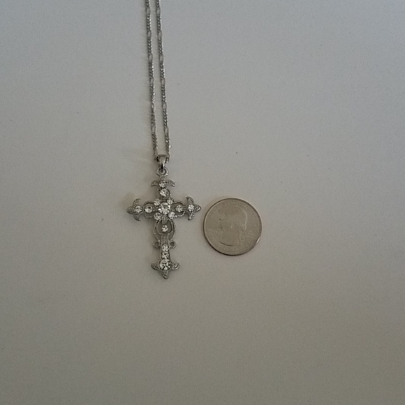 Fashion jewelry necklace with cross pendant - Picture 5 of 5